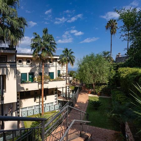 Beautiful Apartment In The Centre Of Taormina Bagian luar foto