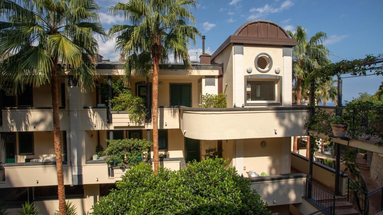 Beautiful Apartment In The Centre Of Taormina Bagian luar foto