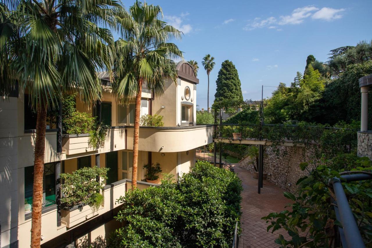 Beautiful Apartment In The Centre Of Taormina Bagian luar foto