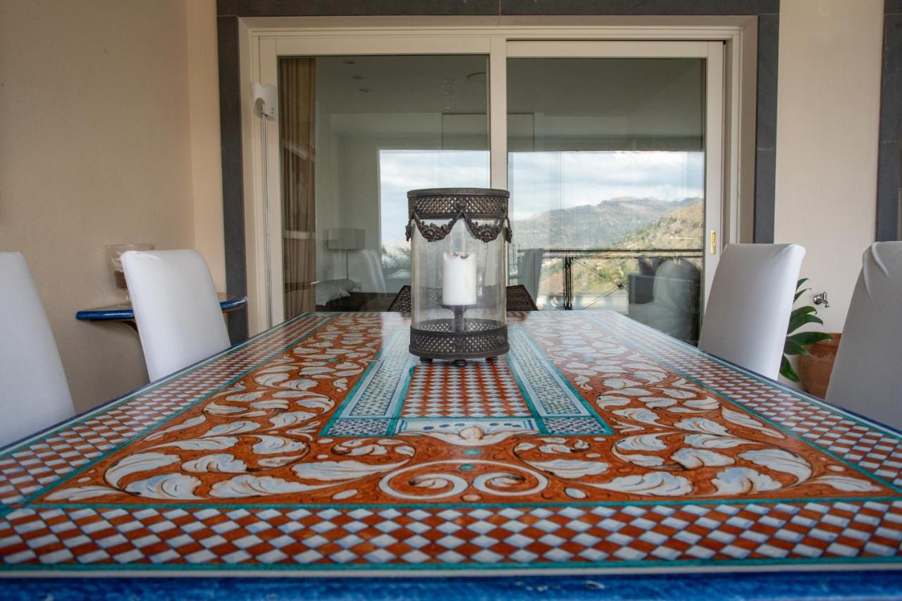 Beautiful Apartment In The Centre Of Taormina Bagian luar foto