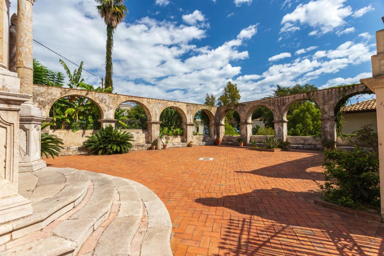 Beautiful Apartment In The Centre Of Taormina Bagian luar foto