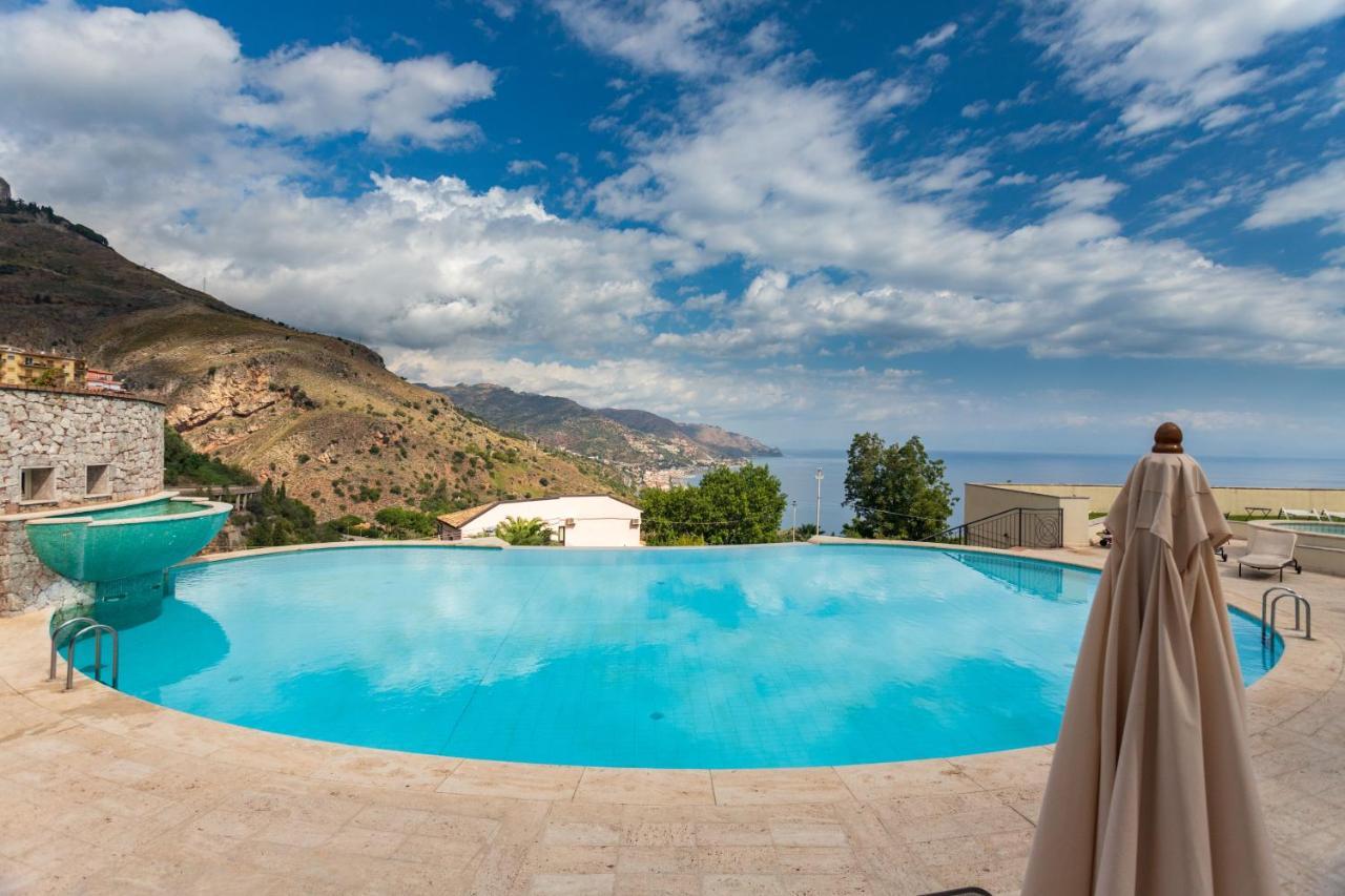 Beautiful Apartment In The Centre Of Taormina Bagian luar foto