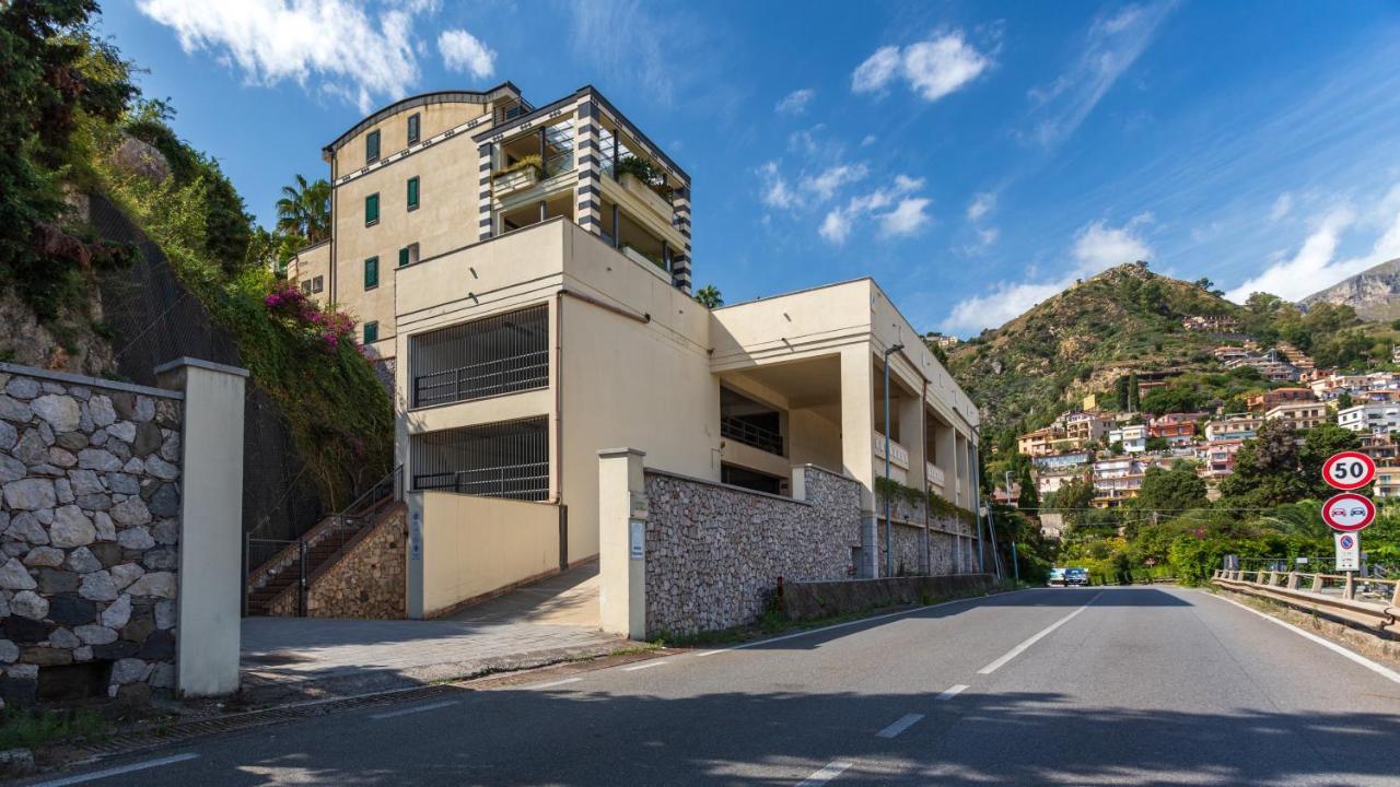 Beautiful Apartment In The Centre Of Taormina Bagian luar foto