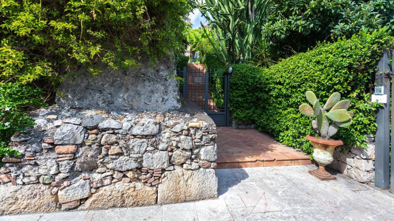 Beautiful Apartment In The Centre Of Taormina Bagian luar foto