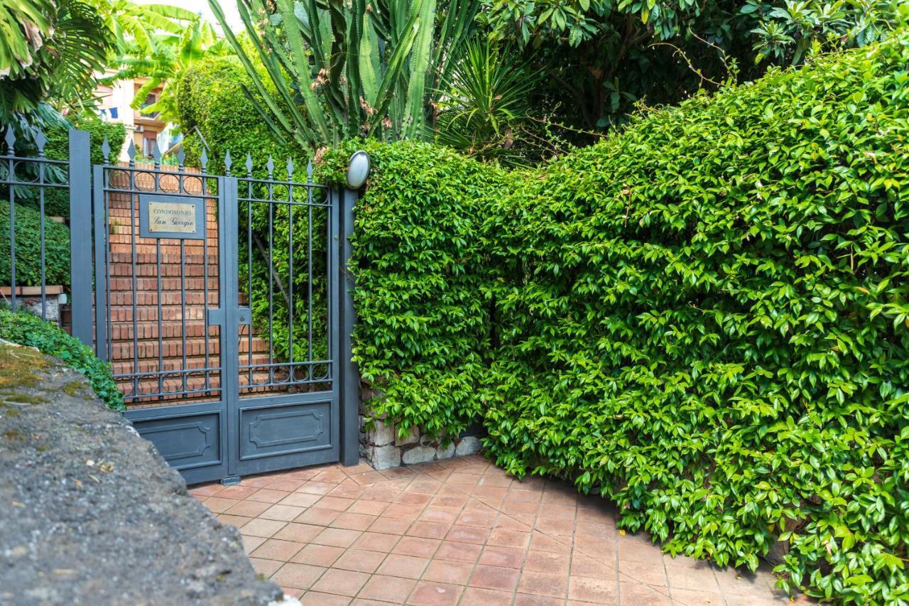 Beautiful Apartment In The Centre Of Taormina Bagian luar foto